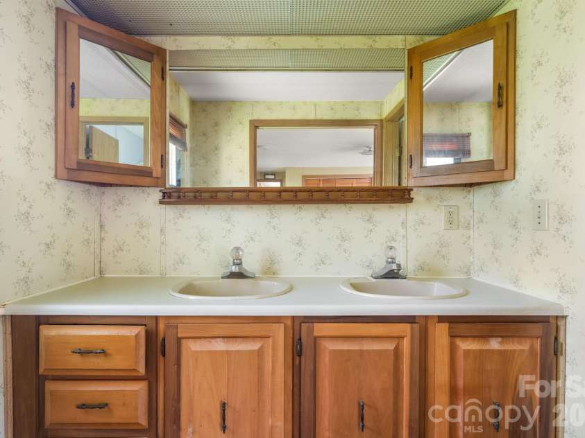 2660 Barrier Loop, Morganton, NC 28655.  MLS# CAR4416845, YatesRealty ID 46033. 