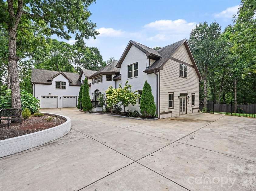 14832 Brighton Place, Charlotte, NC 28227.  MLS# CAR4416893, YatesRealty ID 46036. 