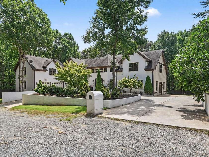 14832 Brighton Place, Charlotte, NC 28227.  MLS# CAR4416893, YatesRealty ID 46036. 