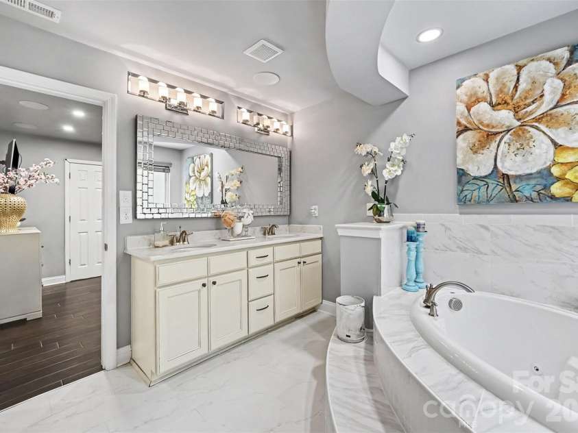 14832 Brighton Place, Charlotte, NC 28227.  MLS# CAR4416893, YatesRealty ID 46036. 
