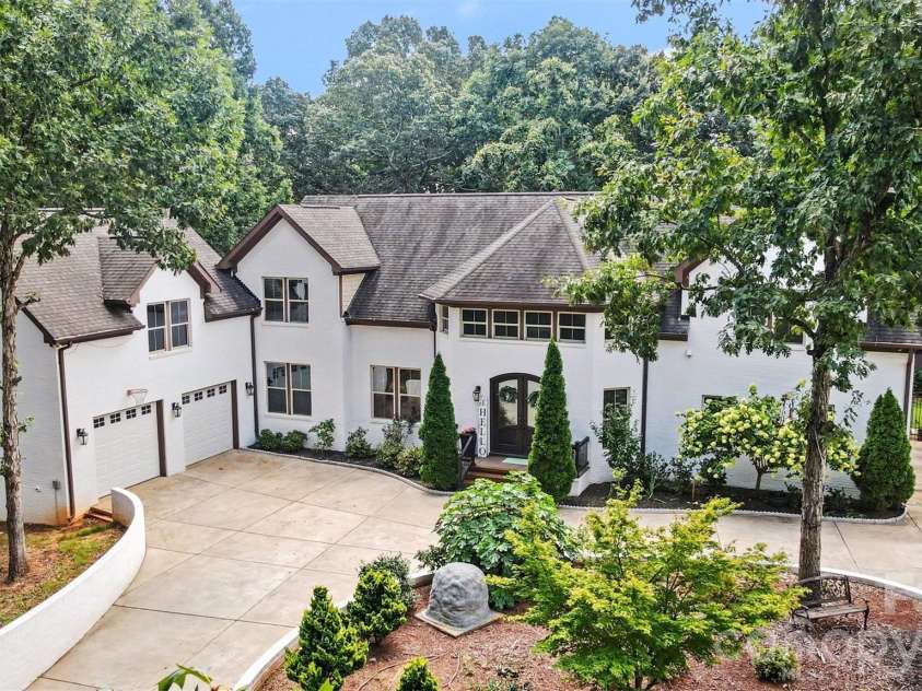 14832 Brighton Place, Charlotte, NC 28227.  MLS# CAR4416893, YatesRealty ID 46036. 