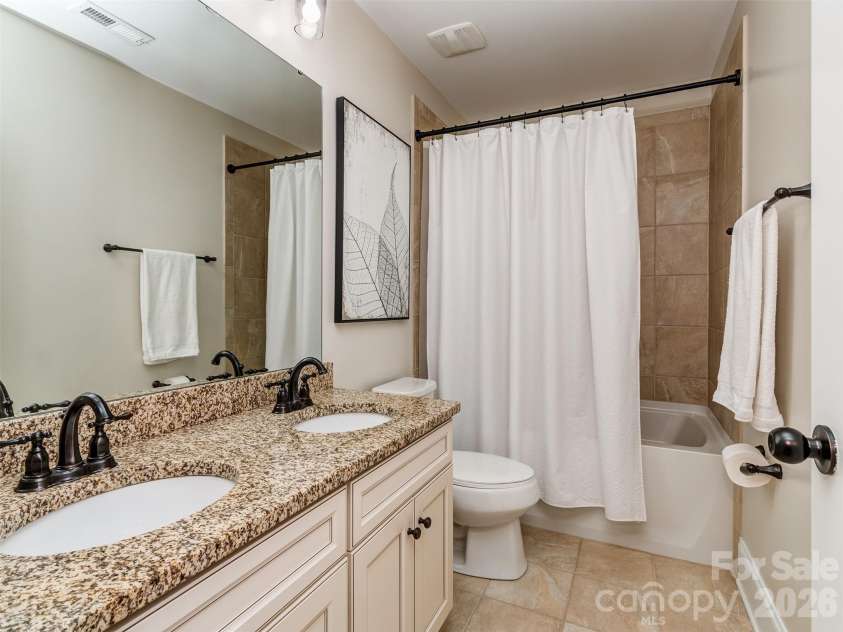 2844 Georgia Avenue, Charlotte, NC 28205.  MLS# CAR4413225, YatesRealty ID 46039. Full bath #2