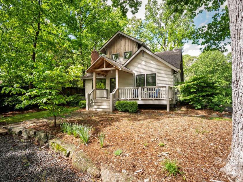 122 and 124 Shelburne Road, Asheville, NC 28806.  MLS# CAR4232938, YatesRealty ID 4604. Renovated Modern Farmhouse by JAG Construction In West Asheville