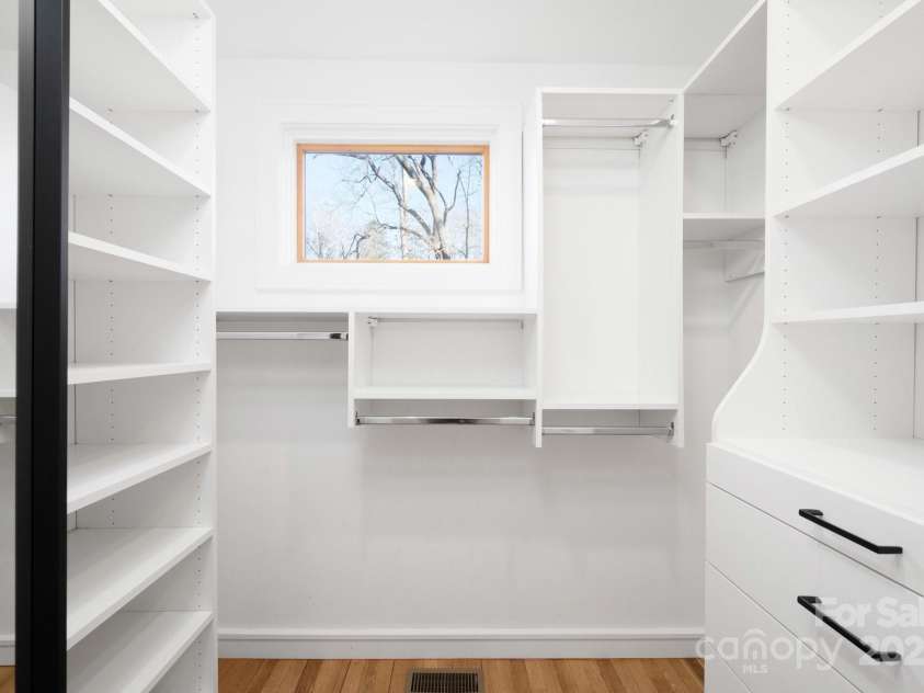 122 and 124 Shelburne Road, Asheville, NC 28806.  MLS# CAR4232938, YatesRealty ID 4604. Walk-In Closet