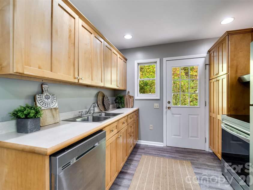 365 Duckback Trail, Whittier, NC 28789.  MLS# CAR4358257, YatesRealty ID 4604. 