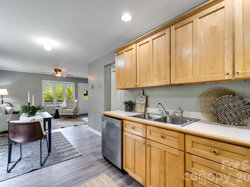 365 Duckback Trail, Whittier, NC 28789.  MLS# CAR4358257, YatesRealty ID 4604. 