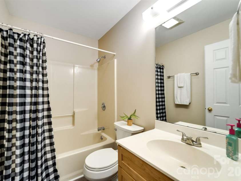 365 Duckback Trail, Whittier, NC 28789.  MLS# CAR4358257, YatesRealty ID 4604. 
