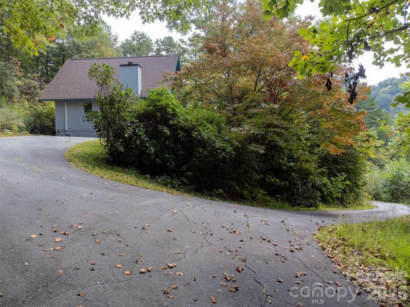365 Duckback Trail, Whittier, NC 28789.  MLS# CAR4358257, YatesRealty ID 4604. 