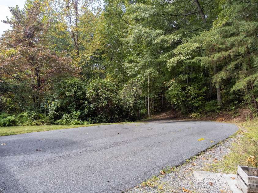 365 Duckback Trail, Whittier, NC 28789.  MLS# CAR4358257, YatesRealty ID 4604. 
