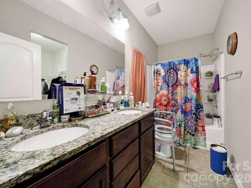2748 Bramble Ridge Court, Charlotte, NC 28215.  MLS# CAR4410173, YatesRealty ID 46042. 
