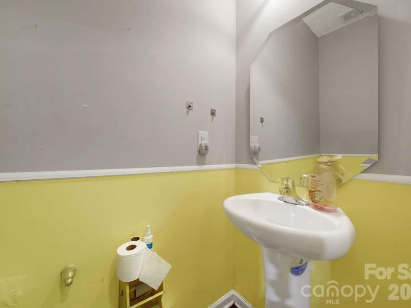2748 Bramble Ridge Court, Charlotte, NC 28215.  MLS# CAR4410173, YatesRealty ID 46042. 