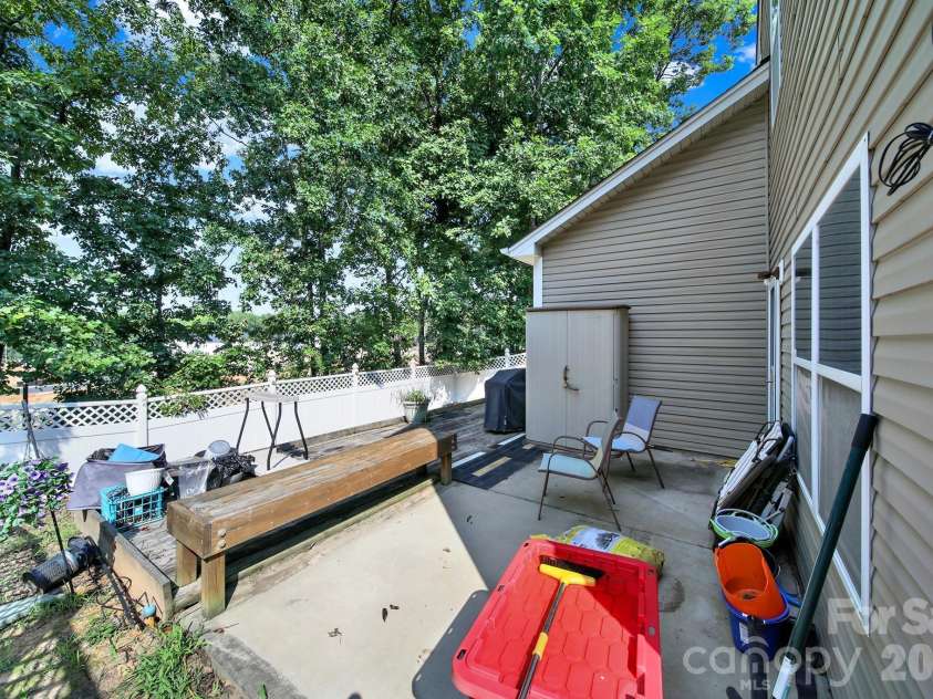 2748 Bramble Ridge Court, Charlotte, NC 28215.  MLS# CAR4410173, YatesRealty ID 46042. 