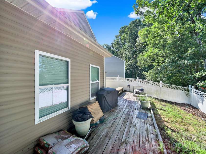 2748 Bramble Ridge Court, Charlotte, NC 28215.  MLS# CAR4410173, YatesRealty ID 46042. 
