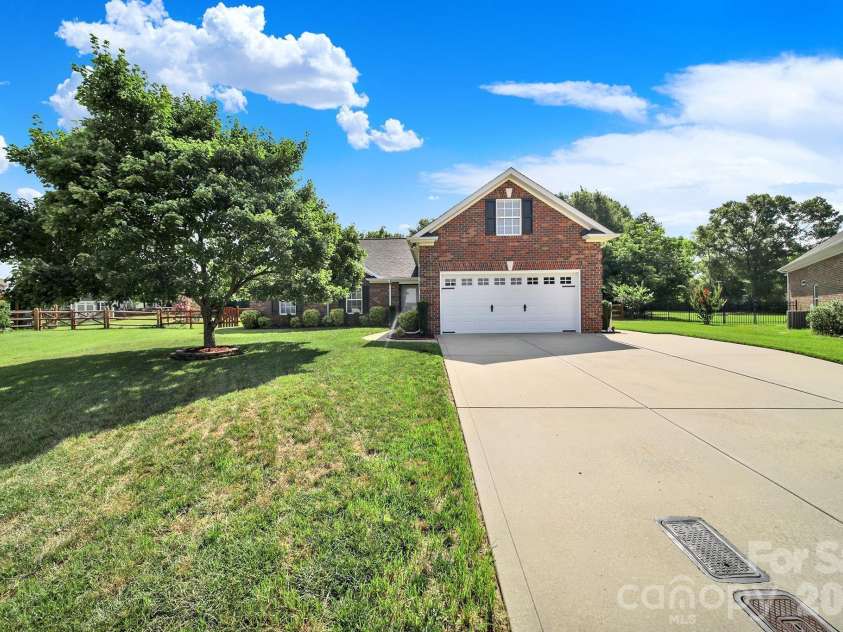 849 Treva Anne Drive, Concord, NC 28027.  MLS# CAR4369933, YatesRealty ID 46044. 