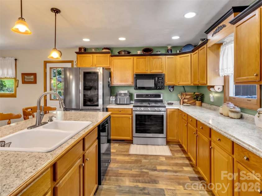 555 Acres View Drive, Waynesville, NC 28786.  MLS# CAR4417073, YatesRealty ID 46045. 