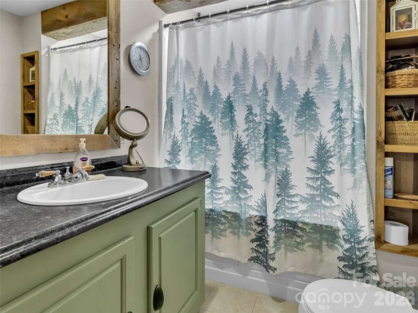 555 Acres View Drive, Waynesville, NC 28786.  MLS# CAR4417073, YatesRealty ID 46045. 