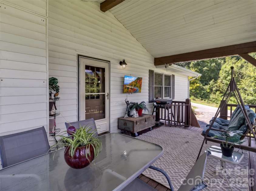 555 Acres View Drive, Waynesville, NC 28786.  MLS# CAR4417073, YatesRealty ID 46045. 