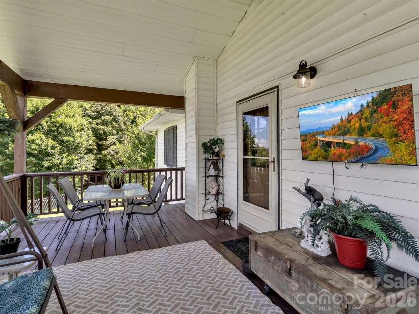 555 Acres View Drive, Waynesville, NC 28786.  MLS# CAR4417073, YatesRealty ID 46045. 