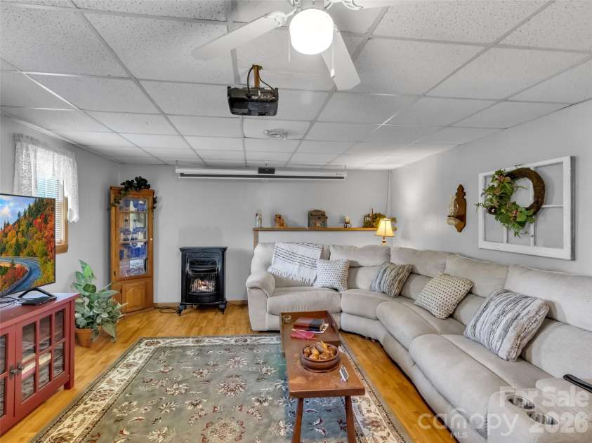 555 Acres View Drive, Waynesville, NC 28786.  MLS# CAR4417073, YatesRealty ID 46045. 