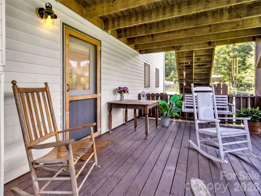 555 Acres View Drive, Waynesville, NC 28786.  MLS# CAR4417073, YatesRealty ID 46045. 