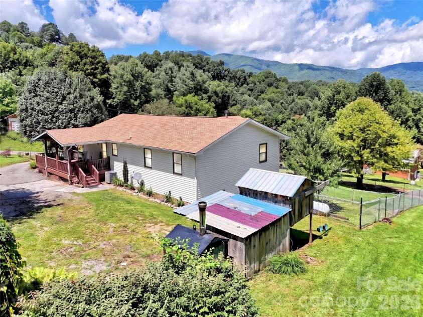 555 Acres View Drive, Waynesville, NC 28786.  MLS# CAR4417073, YatesRealty ID 46045. 