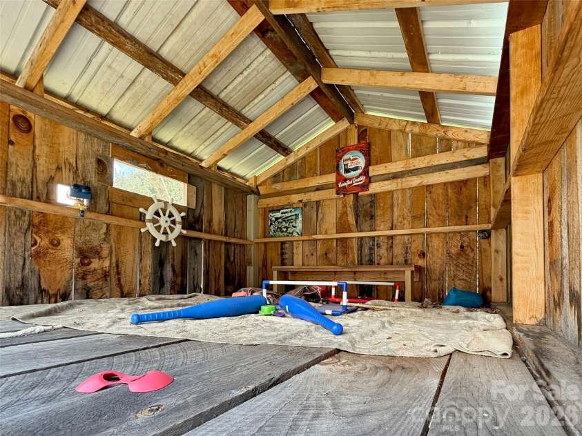 555 Acres View Drive, Waynesville, NC 28786.  MLS# CAR4417073, YatesRealty ID 46045. 