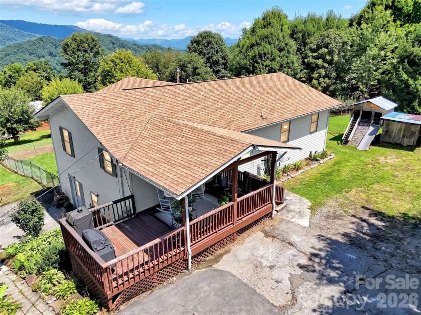 555 Acres View Drive, Waynesville, NC 28786.  MLS# CAR4417073, YatesRealty ID 46045. 