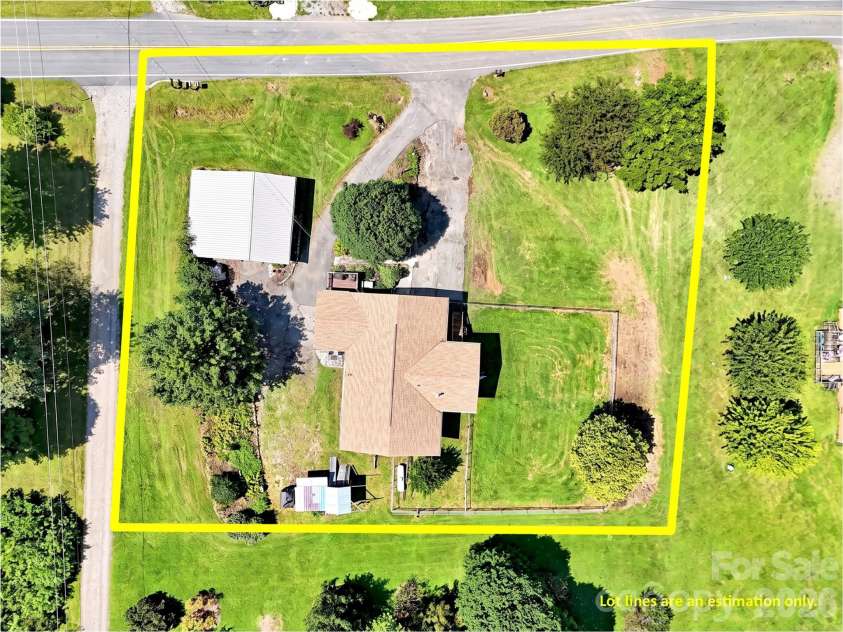 555 Acres View Drive, Waynesville, NC 28786.  MLS# CAR4417073, YatesRealty ID 46045. 
