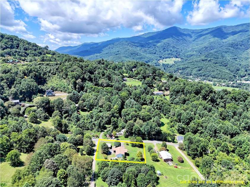 555 Acres View Drive, Waynesville, NC 28786.  MLS# CAR4417073, YatesRealty ID 46045. 