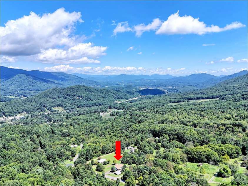 555 Acres View Drive, Waynesville, NC 28786.  MLS# CAR4417073, YatesRealty ID 46045. 