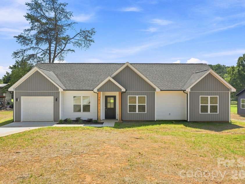 1513 Robin Road, Newton, NC 28658.  MLS# CAR4417080, YatesRealty ID 46046. 