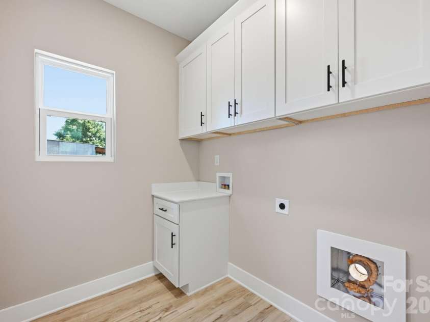 1513 Robin Road, Newton, NC 28658.  MLS# CAR4417080, YatesRealty ID 46046. 