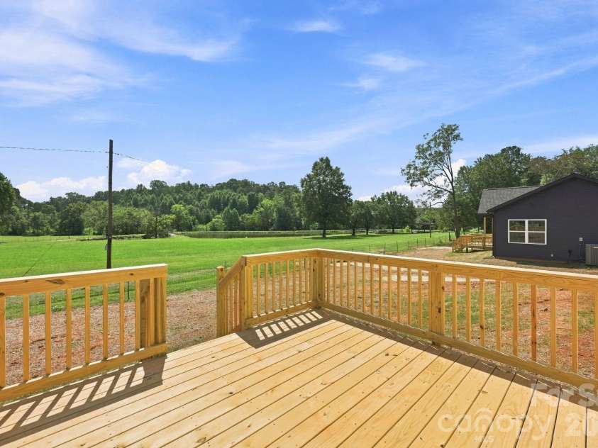 1513 Robin Road, Newton, NC 28658.  MLS# CAR4417080, YatesRealty ID 46046. 