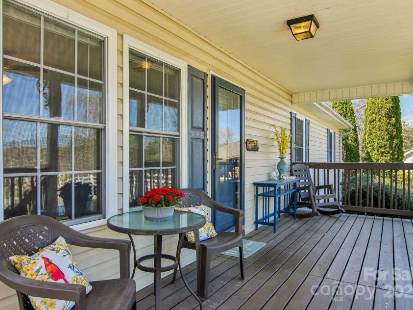 11 Haven Crest Lane, Fletcher, NC 28732.  MLS# CAR4239204, YatesRealty ID 4605. 
