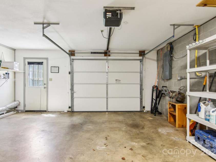 11 Haven Crest Lane, Fletcher, NC 28732.  MLS# CAR4239204, YatesRealty ID 4605. 