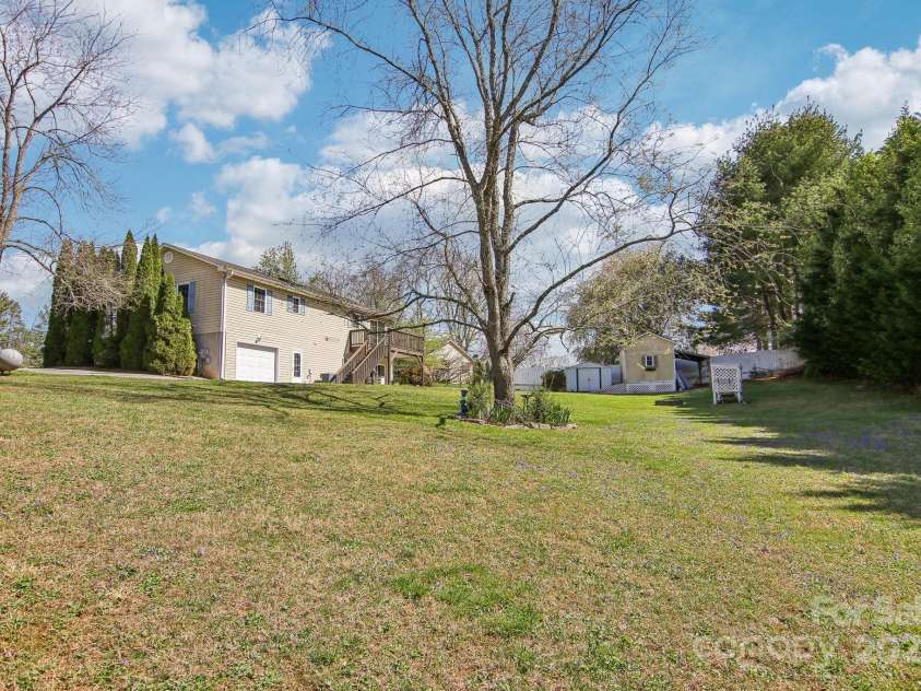 11 Haven Crest Lane, Fletcher, NC 28732.  MLS# CAR4239204, YatesRealty ID 4605. 