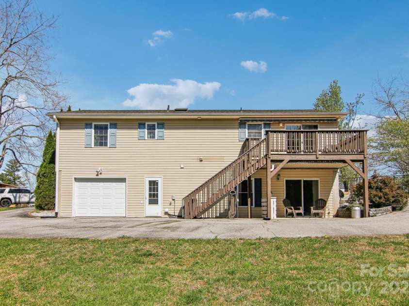 11 Haven Crest Lane, Fletcher, NC 28732.  MLS# CAR4239204, YatesRealty ID 4605. 