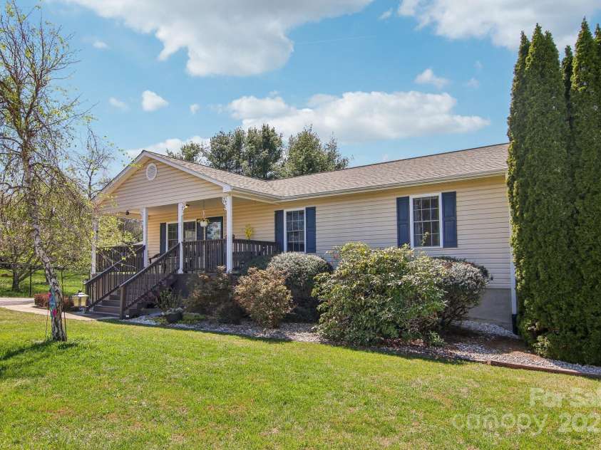 11 Haven Crest Lane, Fletcher, NC 28732.  MLS# CAR4239204, YatesRealty ID 4605. 