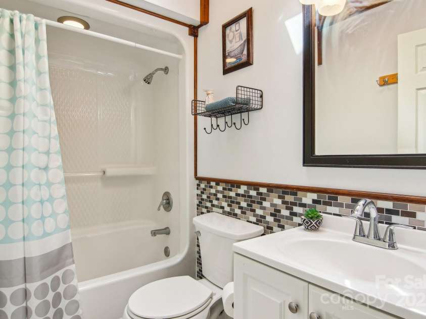 11 Haven Crest Lane, Fletcher, NC 28732.  MLS# CAR4239204, YatesRealty ID 4605. Bathroom 1