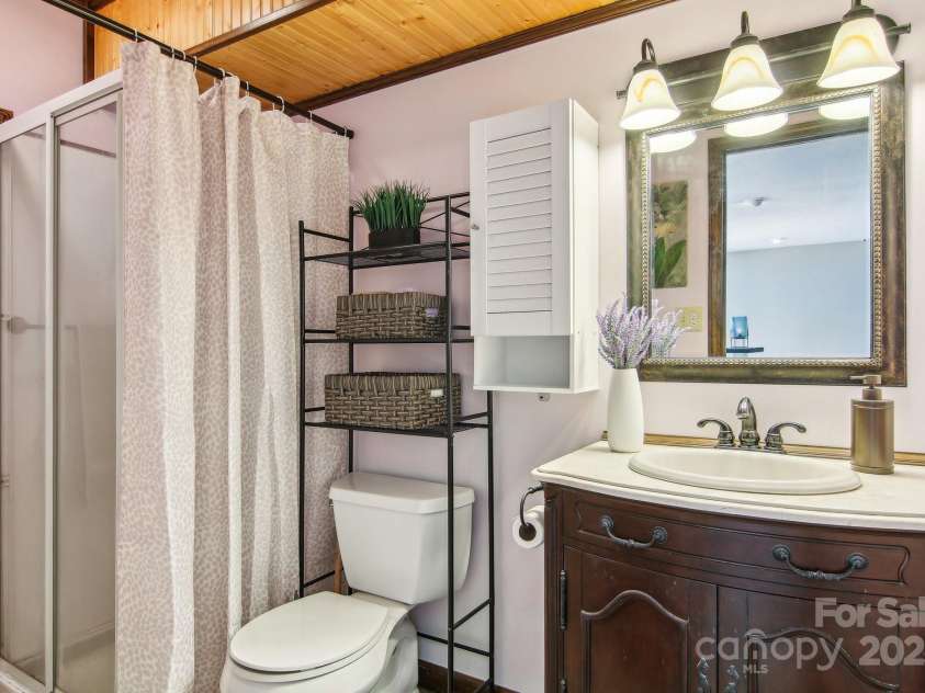 11 Haven Crest Lane, Fletcher, NC 28732.  MLS# CAR4239204, YatesRealty ID 4605. Bathroom 3