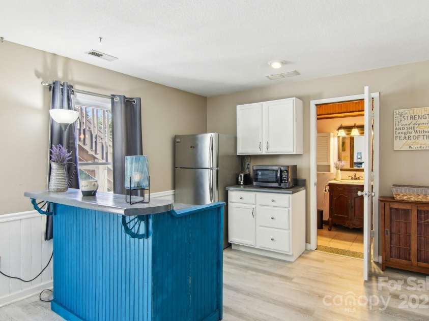 11 Haven Crest Lane, Fletcher, NC 28732.  MLS# CAR4239204, YatesRealty ID 4605. Kitchenette