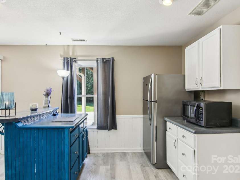 11 Haven Crest Lane, Fletcher, NC 28732.  MLS# CAR4239204, YatesRealty ID 4605. Kitchenette
