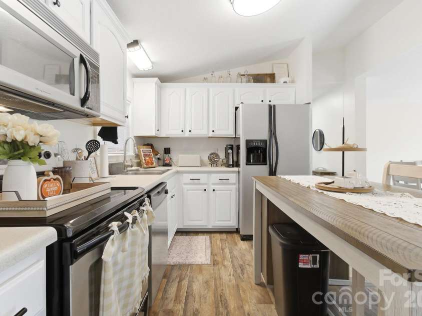 520 Maranatha Way, Waynesville, NC 28785.  MLS# CAR4415175, YatesRealty ID 46050. 