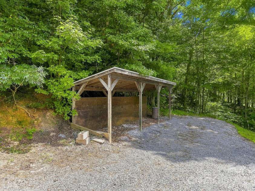 520 Maranatha Way, Waynesville, NC 28785.  MLS# CAR4415175, YatesRealty ID 46050. 