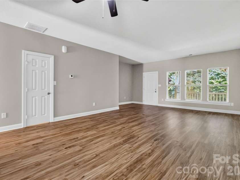 105 Putter Place, Mooresville, NC 28115.  MLS# CAR4417071, YatesRealty ID 46052. 