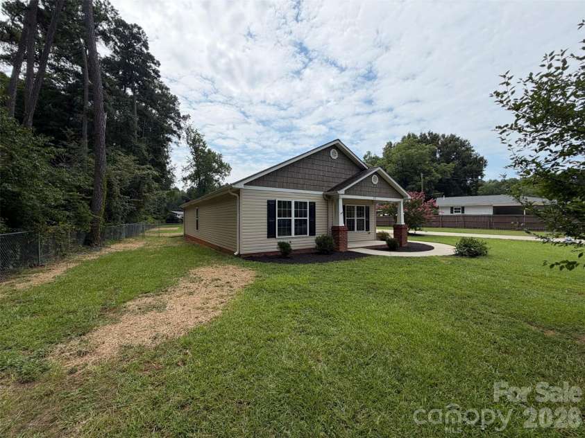 225 Vineyard Drive, Salisbury, NC 28146.  MLS# CAR4417093, YatesRealty ID 46056. 