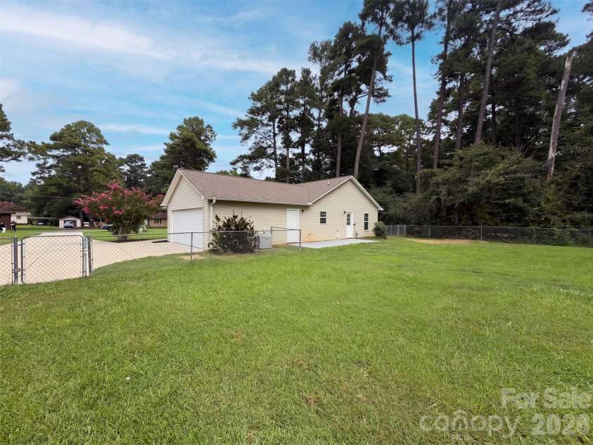 225 Vineyard Drive, Salisbury, NC 28146.  MLS# CAR4417093, YatesRealty ID 46056. 