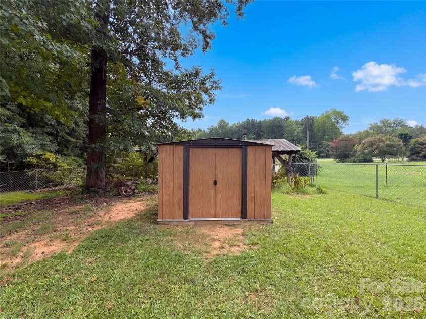 225 Vineyard Drive, Salisbury, NC 28146.  MLS# CAR4417093, YatesRealty ID 46056. 
