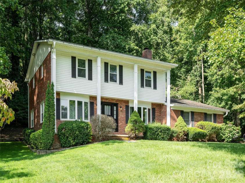 211 Ginseng Lane, Hendersonville, NC 28791.  MLS# CAR4417023, YatesRealty ID 46057. 