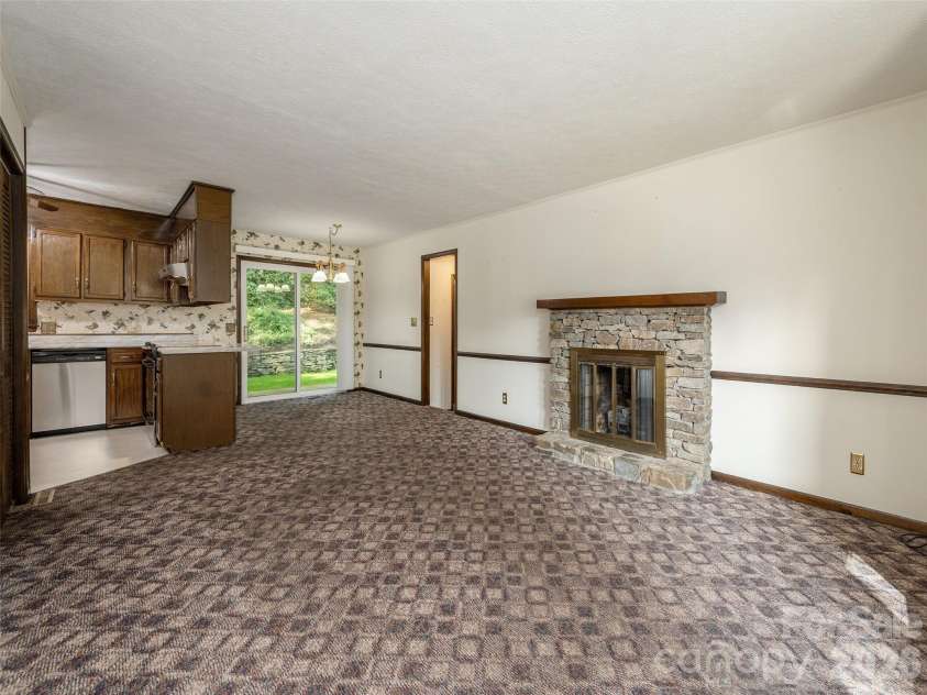 211 Ginseng Lane, Hendersonville, NC 28791.  MLS# CAR4417023, YatesRealty ID 46057. 
